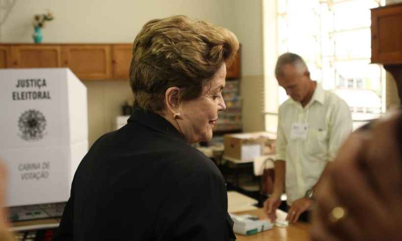 Ex-presidente Dilma Roussef vota em BH e diz: 'candidatura que comprometa a democracia é perigosíssima' - Edésio Ferreira/EM/DA Press
