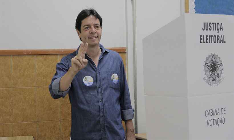 Candidato ao Senado, Dinis Pinheiro vota em BH e se diz feliz com campanha - Sérgio Aguiar/Divulgação