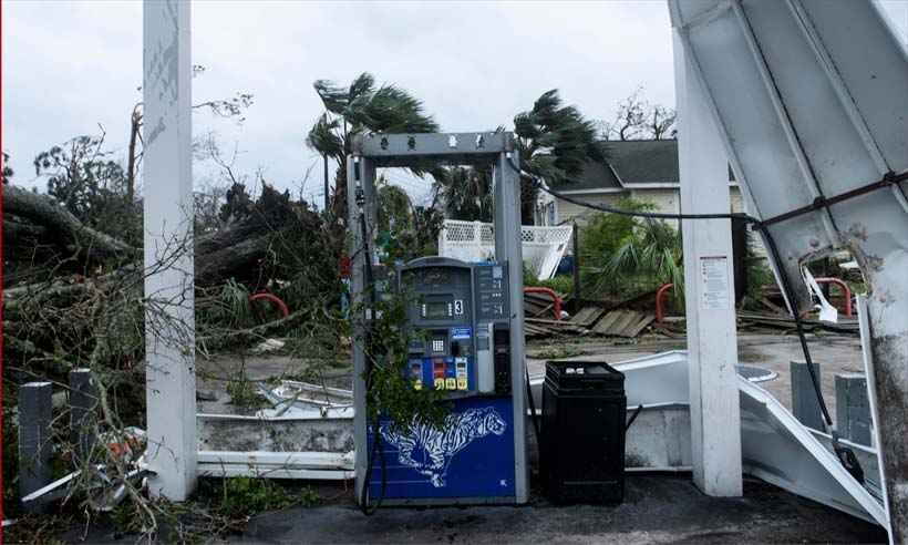 Furacão Michael deixa cena de guerra no noroeste da Flórida - Brendan Smialowski / AFP

