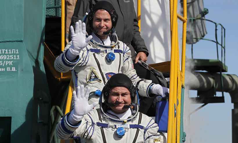 Astronautas de voo abortado voltarão ao espaço em 2019 - AFP / POOL / YURI KOCHETKOV 

