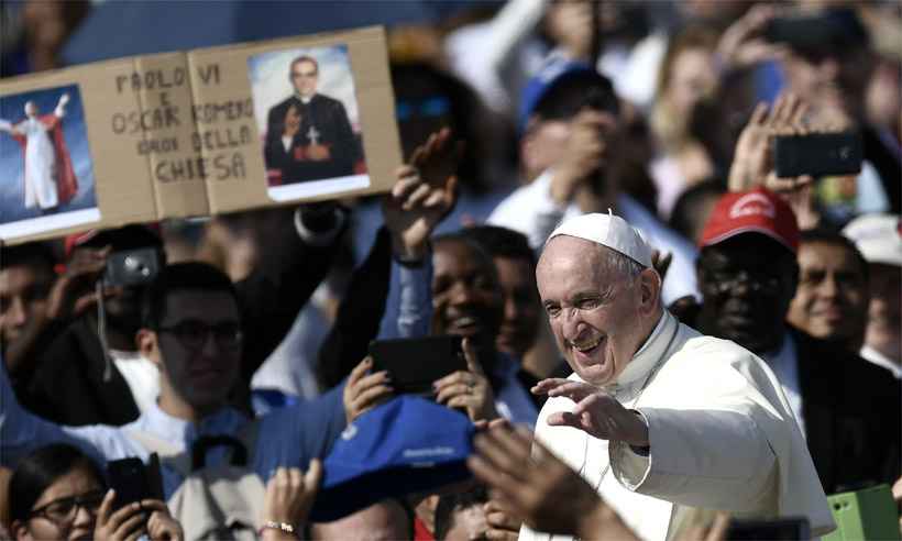 Papa Francisco canoniza Paulo VI e Oscar Romero  - Filippo MONTEFORTE / AFP