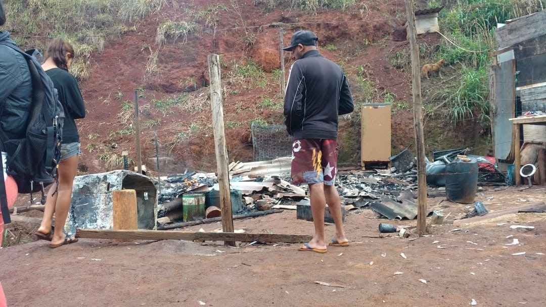 Incêndio destrói dois barracões no Bairro Olhos D'Água, em BH  - Whats App/Reprodução