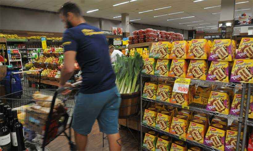 Supermercados abrem 3,3 mil vagas de emprego temporário - Jair Amaral/EM/D.A Press - 6/10/17