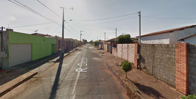 Homem é encontrado morto dentro de casa com faca cravada na nuca  - Google Street View / Reprodução