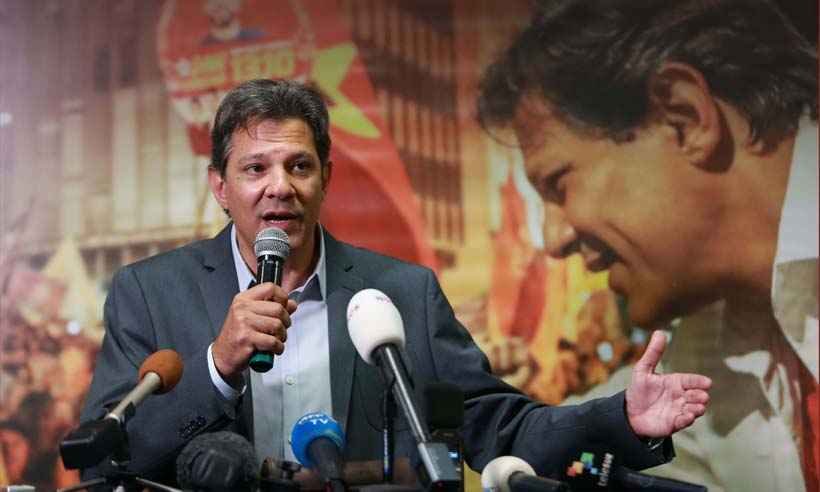 "Vamos ganhar a eleição", diz Haddad em ato de apoio no Rio - TIAGO QUEIROZ/ESTADAO CONTEUDO SP 