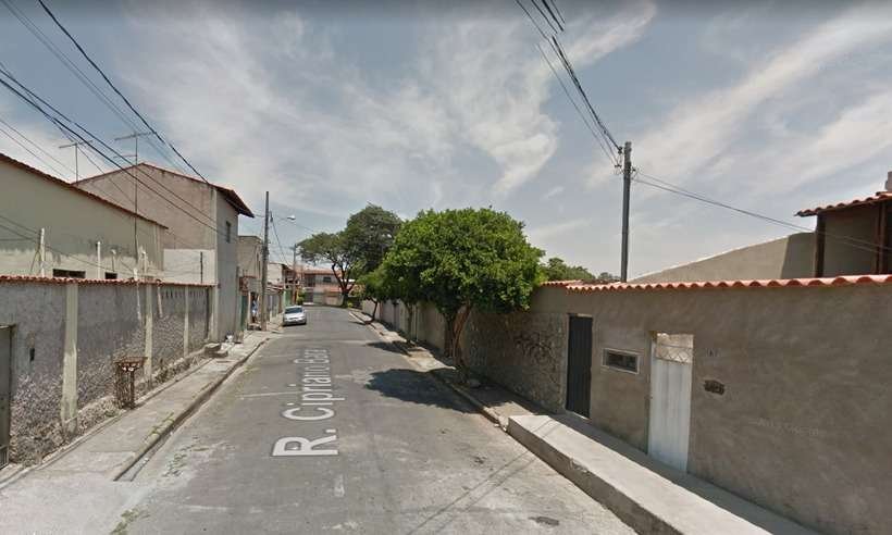Homem ameaça explodir botijão de gás dentro de casa em BH - Google Street View/Reprodução