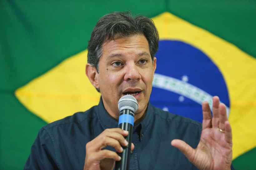 Haddad entra na Justiça contra Bolsonaro por insistir em 'kit gay' na eleição - TIAGO QUEIROZ/ESTADAO CONTEUDO SP - ELEICOES 2018/HADDAD/SP/COLETIVA