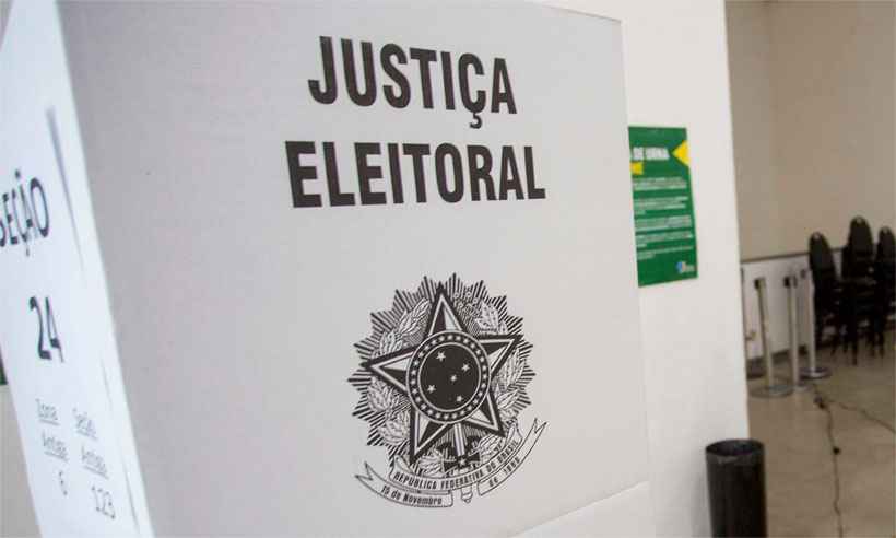 Minas Gerais tem eleitor embriagado e 88 urnas com problemas - AFP / DANIEL RAMALHO