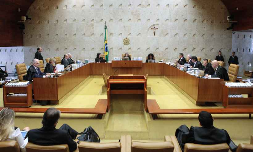 Ex-efetivados da Lei 100 cobram R$ 726 milhões do governo de MG - Carlos Moura SCO STF