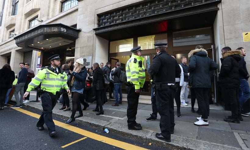 Duas pessoas são esfaqueadas na sede da Sony Music em Londres - DANIEL LEAL-OLIVAS / AFP
