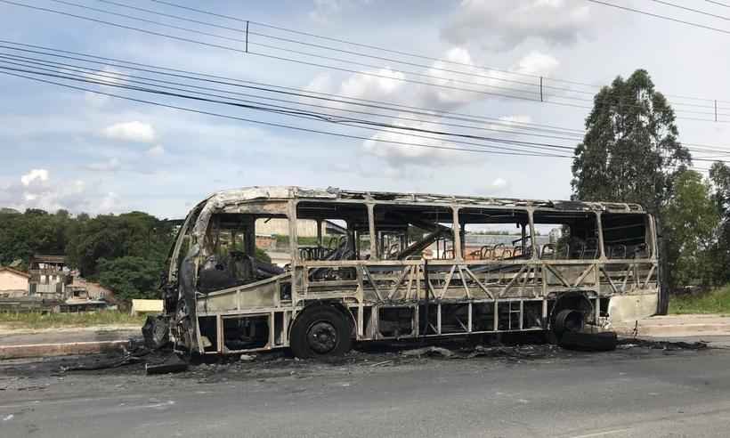 Incêndios destroem carros em BH e ônibus em Contagem - Reprodução/Corpo de Bombeiros