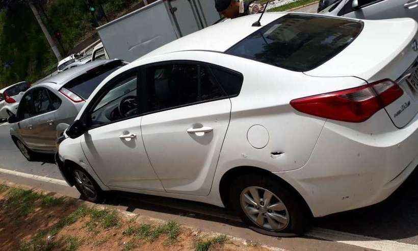 Trio tenta fuga, troca tiros com a PM e é preso na Avenida Cristiano Machado - Reprodução/Polícia Militar