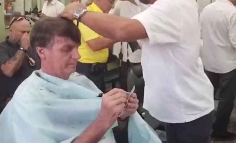 Bolsonaro vai à Zona Norte do Rio para cortar cabelo com seu antigo barbeiro - Reprodução da internet