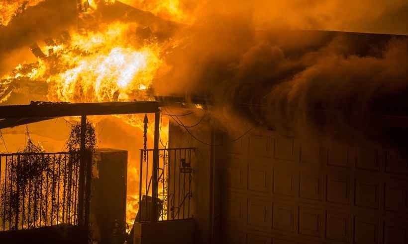 Incêndio florestal deixa pelo menos 9 mortos na Califórnia - DAVID MCNEW/ AFP