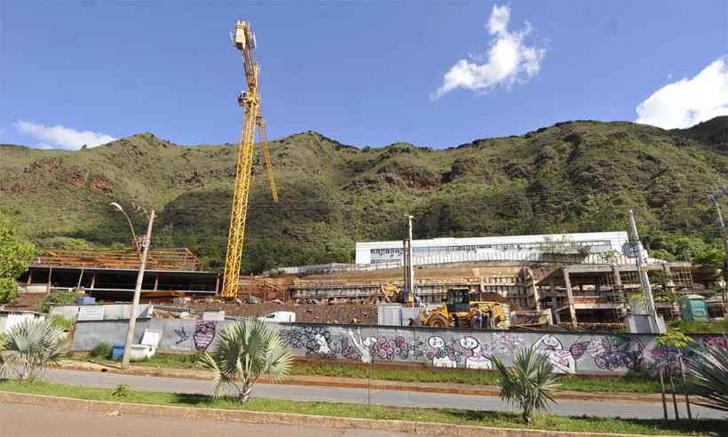 PBH vai avaliar risco em obra no antigo Hospital Hilton Rocha - Juarez Rodrigues/EM/DA Press