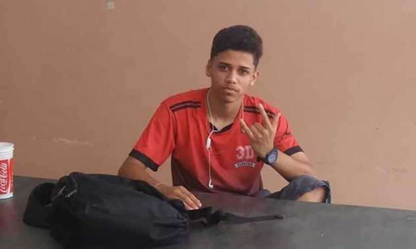 'Momento de muita comoção': família se emociona em enterro de adolescente morto no Instituto de Educação - Reprodução/Instagram