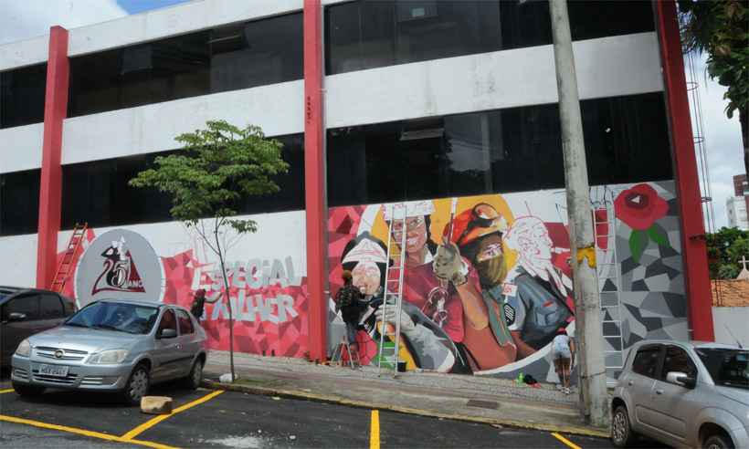 Grafites ocupam paredes de quartel do Corpo de Bombeiros em BH - Paulo Filgueiras/EM/DA Press