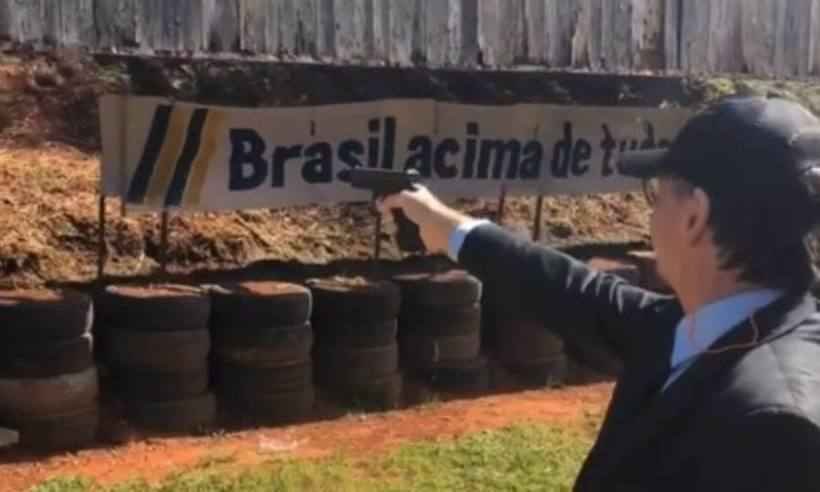 Com bolsa de colostomia, Bolsonaro faz flexões e pratica tiro - Reprodução/Stories Bolsonaro 