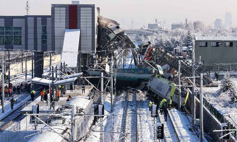 Acidente com trem mata nove pessoas na Turquia - ADEM ALTAN / AFP