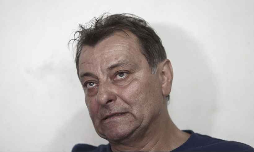 PF divulga retratos de Cesare Battisti com simulação de disfarces - Miguel SCHINCARIOL / AFP

