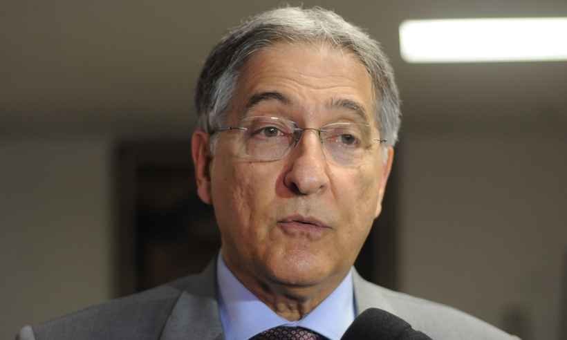 Pimentel sanciona lei que cria auxílios para servidores do Judiciário - Leandro Couri/EM