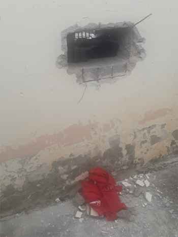 Grupo de detentos abre buraco em cela do Ceresp de Betim; um conseguiu escapar - WhatsApp/Divulgação
