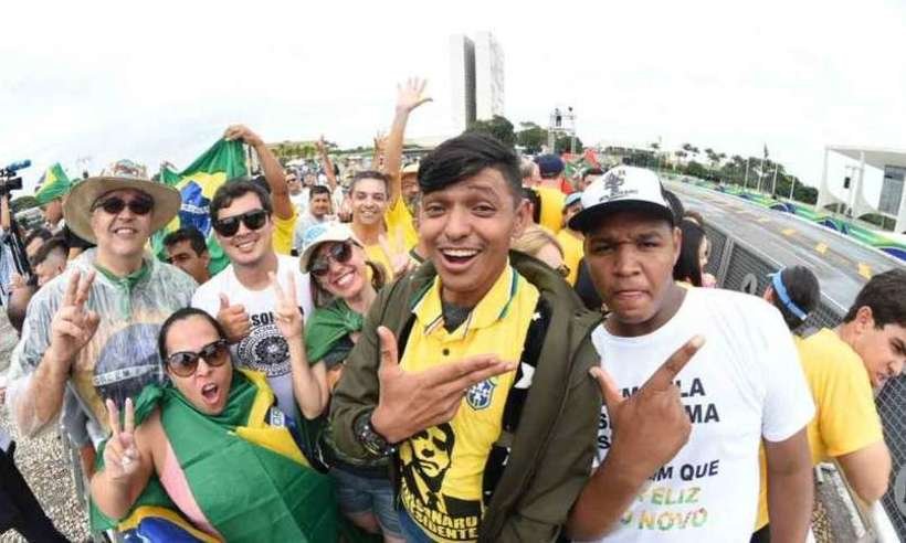 Aos gritos de 'O mito chegou', público invade Esplanada para posse - Ed Alves/CB/D.A Press