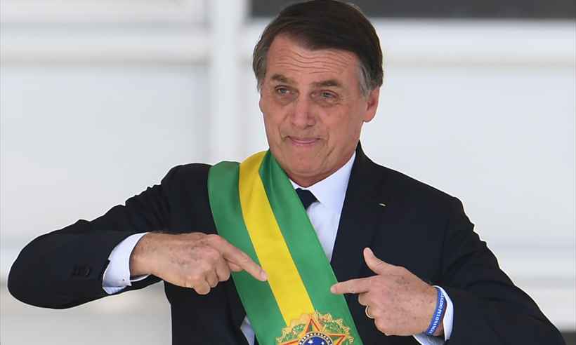 Bolsonaro editará decreto com mínimo em R$ 998 ainda hoje, diz Casa Civil - EVARISTO SÁ / AFP