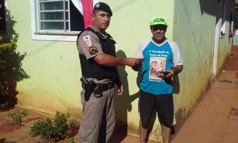 'Como ganhar na mega-sena', diz homem que perdeu carteira com 13º mas foi salvo por policial - Reprodução/Polícia Militar