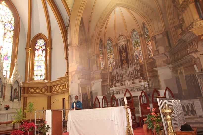 Igreja da Boa Viagem ganha painel com foto do altar para ocultar obras - Jair Amaral/EM/DA Press