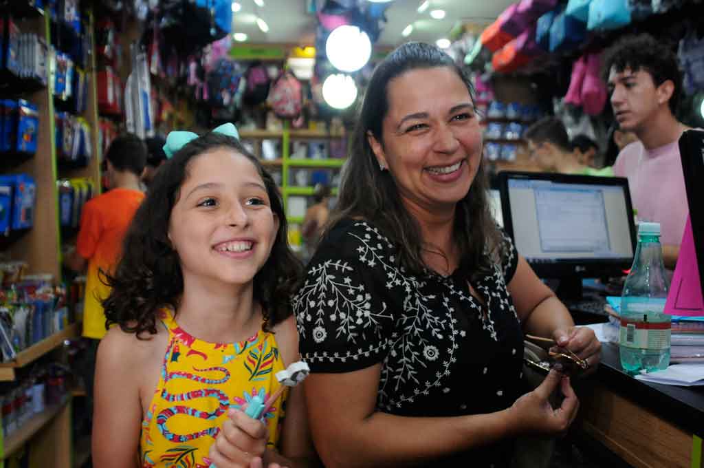  Para fugir dos aumentos, pais trocam e reciclam material escolar - Túlio Santos/EM/D.A Press


