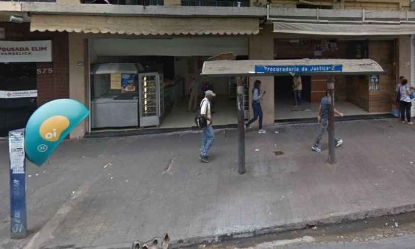 Jovem tenta assaltar restaurante e é impedido por populares em BH - Google/Street View/Reprodução