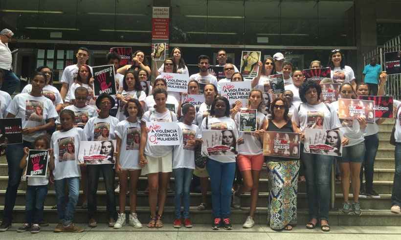  Familiares de advogada assassinada protestam no Fórum Lafayette - Edésio Ferreira/EM/DA Press