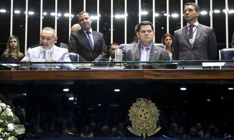 Mesmo em intervalo, Alcolumbre ocupa mesa da presidência para garantir comando - Jefferson Rudy/Agência Senado