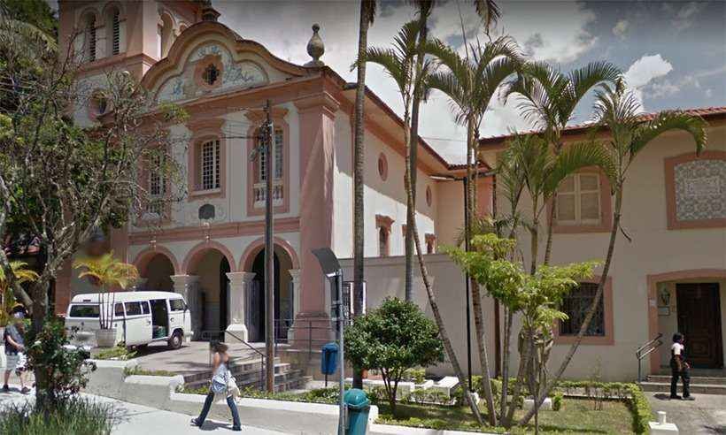 Aluno relata agressão por policiais durante recepção a calouros da PUC/SP - Google Street View