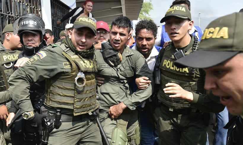 Dois militares venezuelanos pedem refúgio no Brasil - LUIS ROBAYO