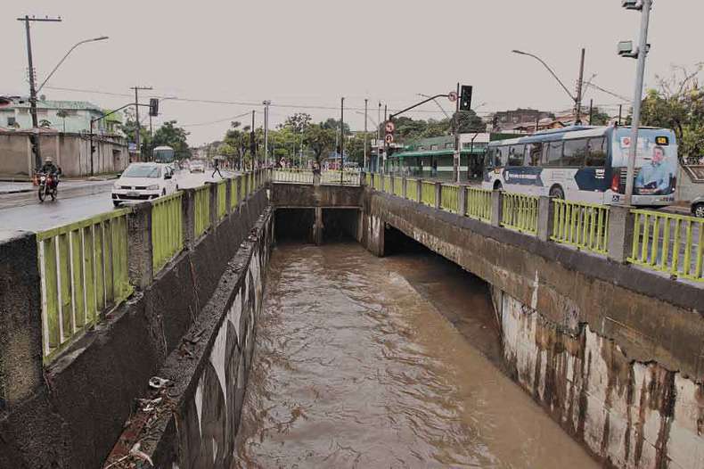 Após risco de inundação na Vilarinho, situação volta ao normal em Venda Nova - Jair Amaral/EM/D.A Press - 24/11/2018