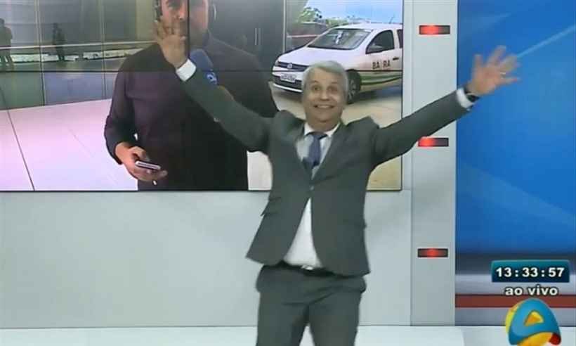 Ao vivo, apresentador comemora anúncio de morte de assaltante - Reprodução de 'Cidade em Ação' (2019) / TV Arapuan