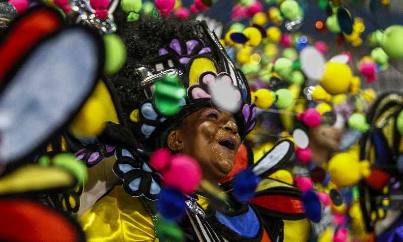 Sete escolas de samba desfilam  na 1ª noite do carnaval de São Paulo - Miguel Schincariol/AFP