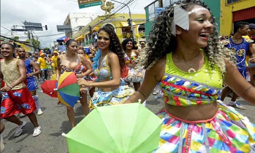 'Frevo Mulher': força feminina embala desfile no Galo da madrugada, em Recife - Leo Caldas/AFP