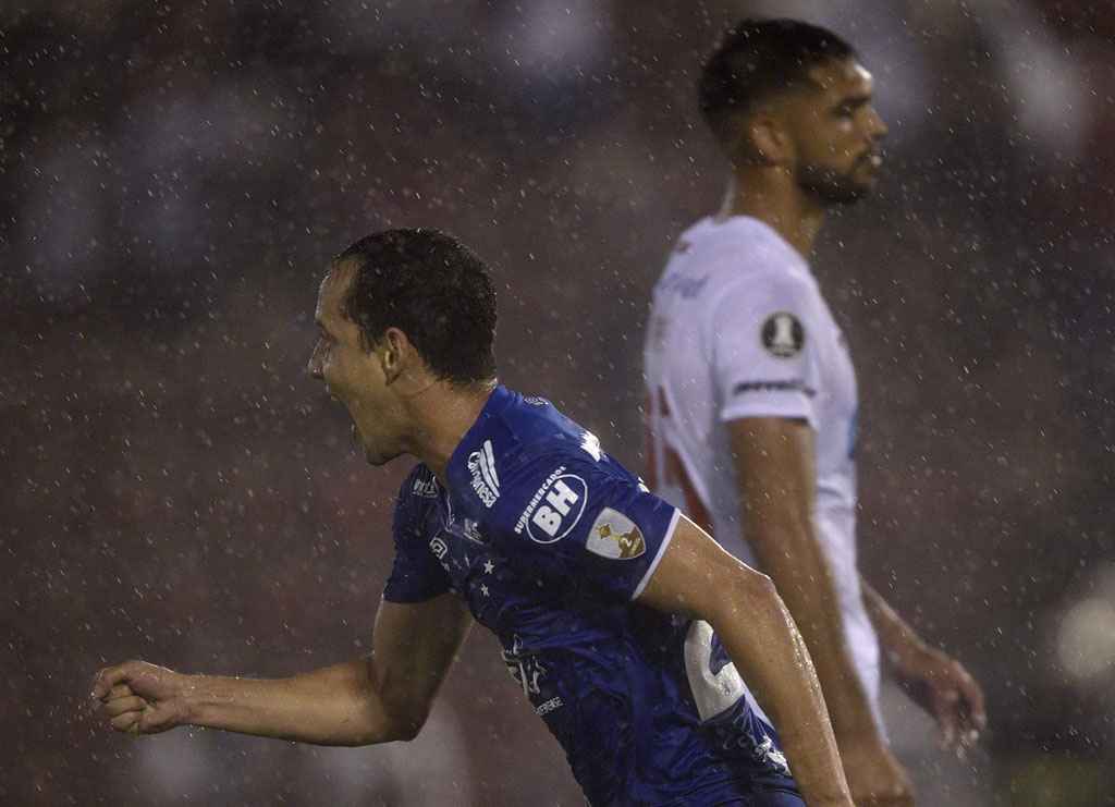 Cruzeiro ao estilo Libertadores - JUAN MABROMATA/AFP