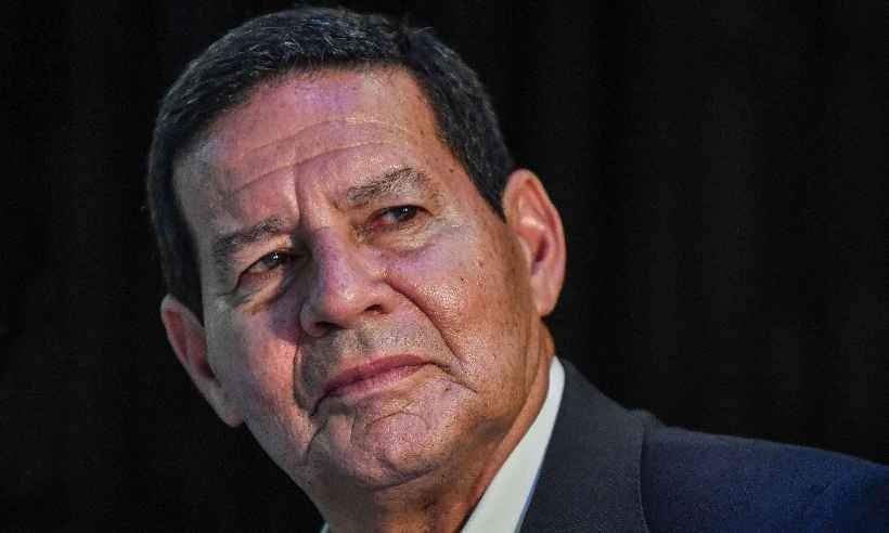 'Essas coisas não aconteciam no Brasil', diz Mourão sobre massacre em Suzano - Nelson Almeida/AFP