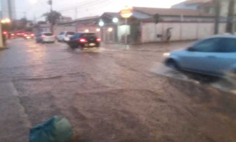 Chuva forte causa estragos em Montes Claros - Luiz Ribeiro/EM/D.A Press