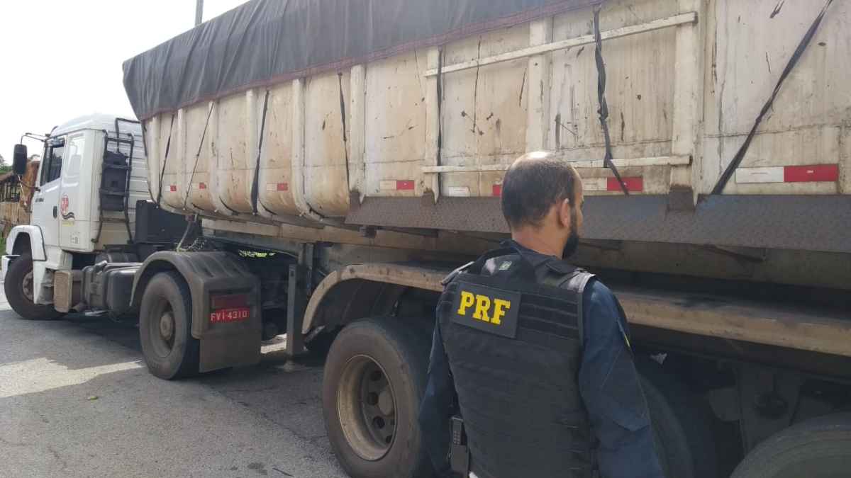 PRF prende dois com carreta roubada e clonada na BR-381, em Sabará - PRF/Divulgação