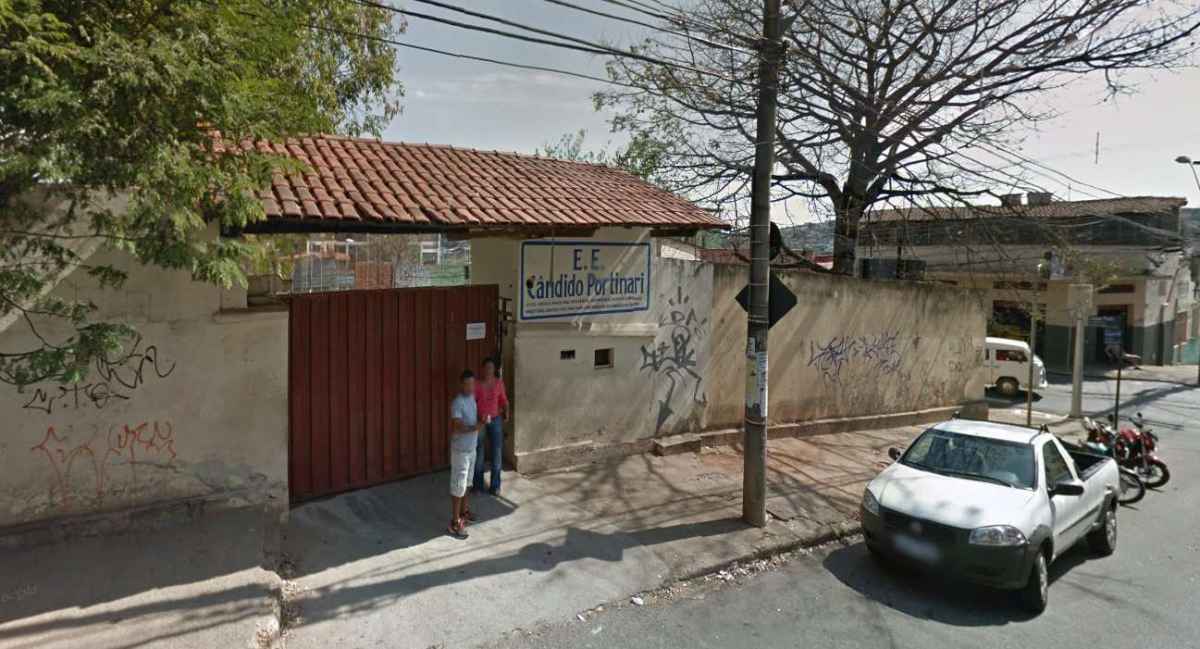 Briga em escola de BH termina com estudante desacordado e outro detido - Google Street View/Reprodução