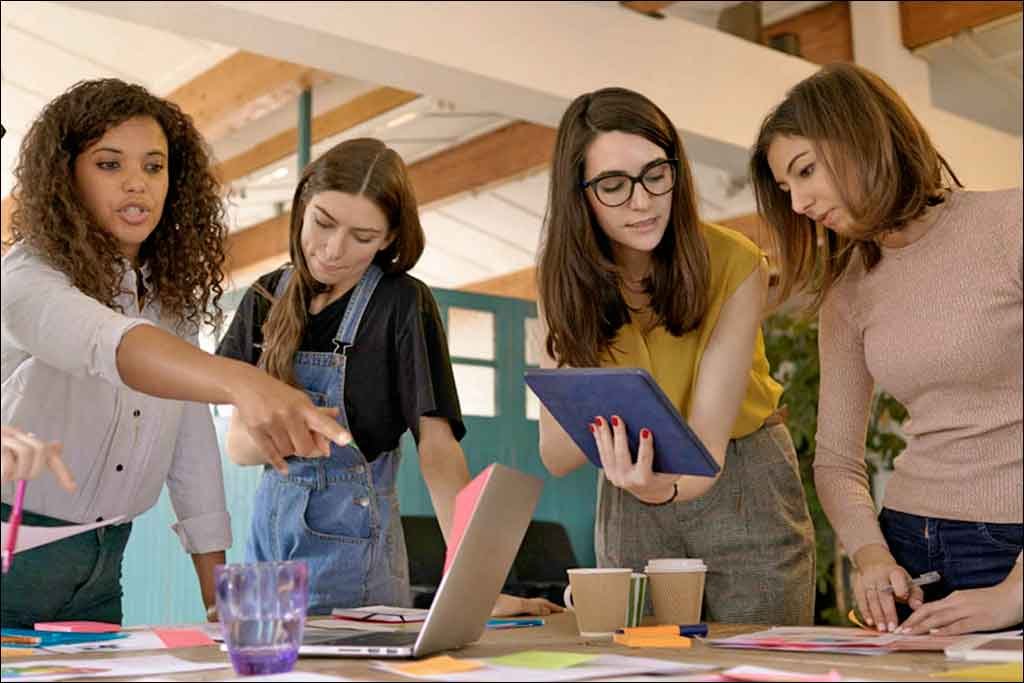 Homens e mulheres: Salários são diferenciados na área de tecnologia - Divulgação

