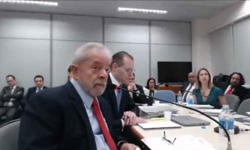 PF indicia Lula e filho por lavagem de dinheiro e tráfico de influência - YouTube/Reprodução  