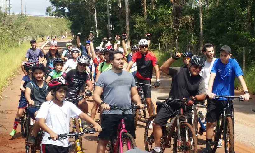 Passeio ciclístico até Macacos chama a atenção para acesso fora da área de risco - Elian Guimarães/EM/D.A PRESS