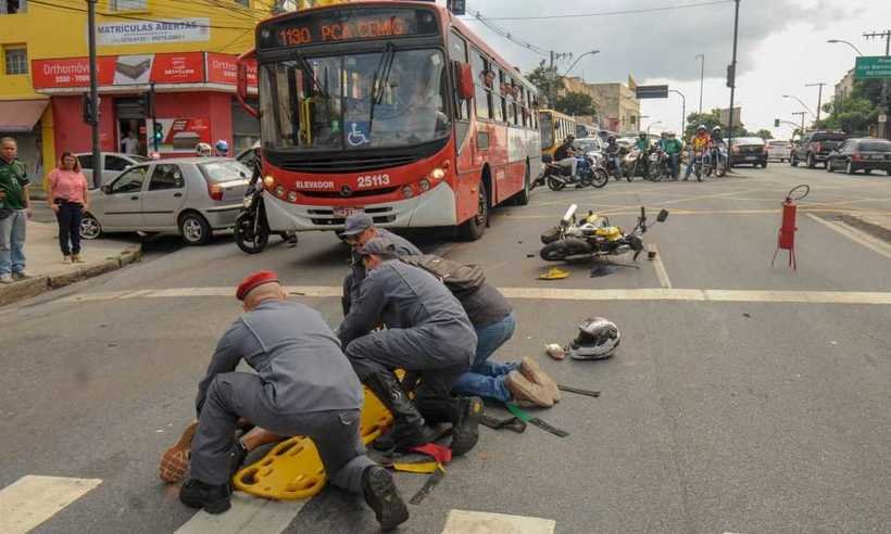 Mulher morre em grave acidente na Avenida Amazonas - Leandro Couri/EM/D.A. Press