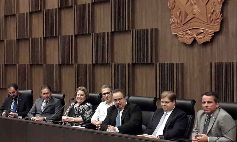 Zema fecha acordo com prefeitos para pagar dívida até 2022 - Jair Amaral / EM / D.A. Press